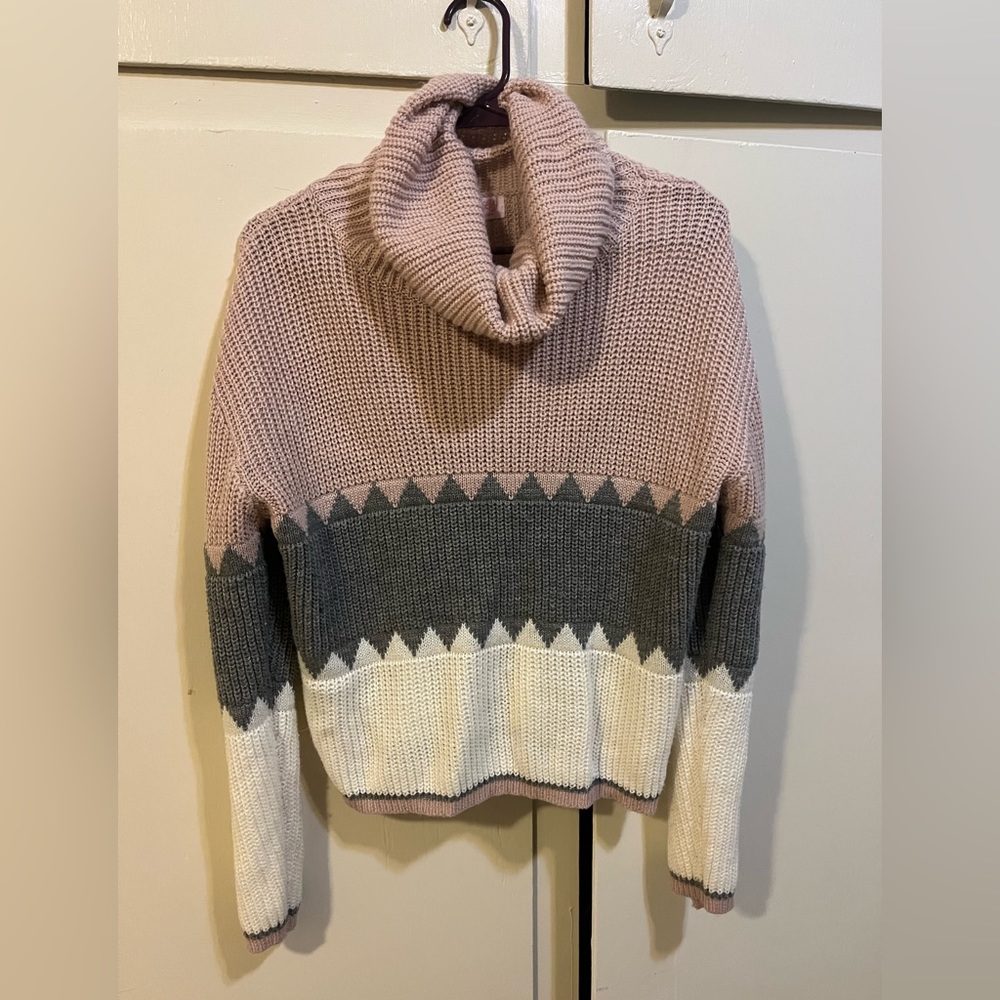 Woman’s/juniors sweater